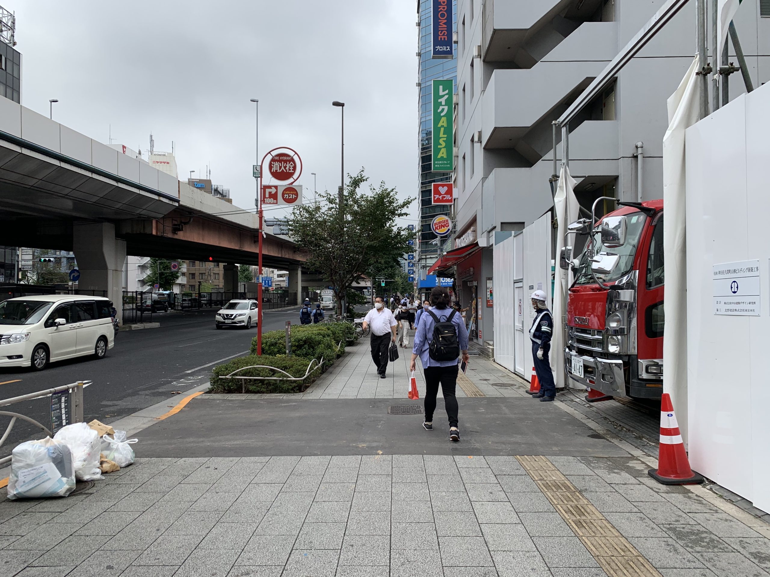 ④ BURGER KINGを右手に直進します