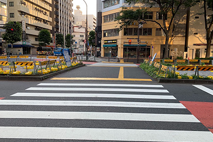 ⑤ ドトール方面に横断歩道を直進します