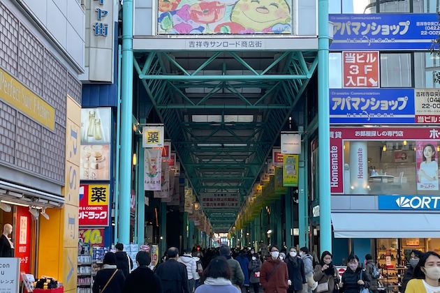 サンロード商店街を直進します