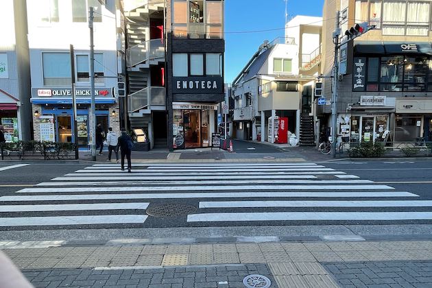 サンロード商店街を出て、横断歩道を渡ります