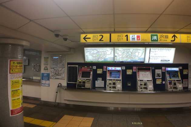 日比谷線恵比寿駅の改札を出て左手(2番出口)から地上に出ます
