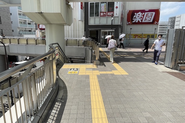 直進します