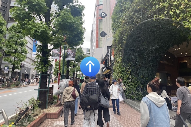 道なりに進みます。