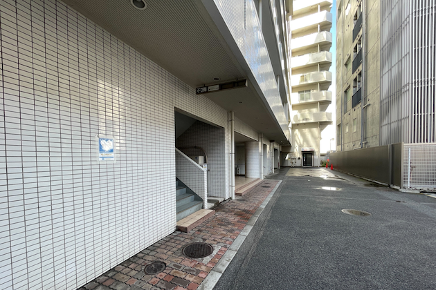 階段から2FにあがるとASPI船橋店がございます
