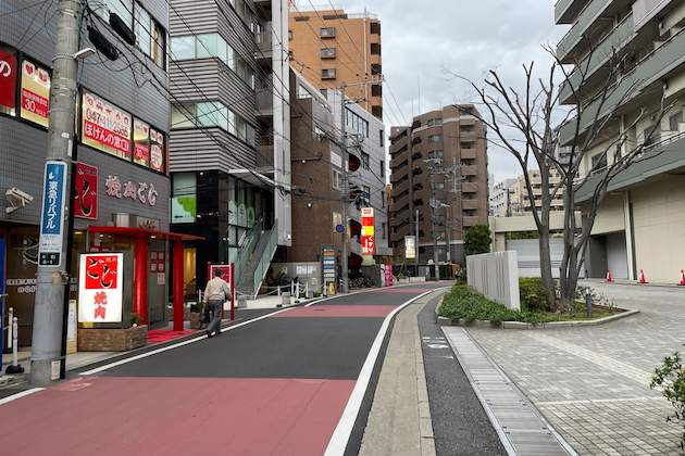 そのまま直進します