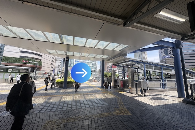 川口駅を背に、右に進みます