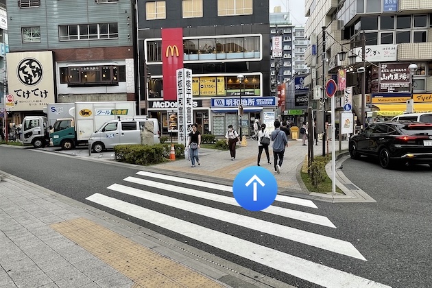 横断歩道を渡ります