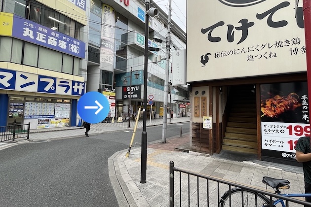 マクドナルド方向へ左折します