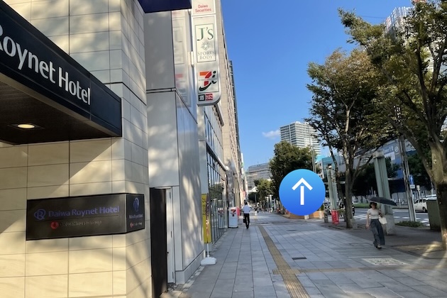 セブンイレブンを左手に更に直進します