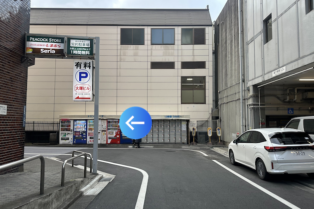 突き当りを左折します