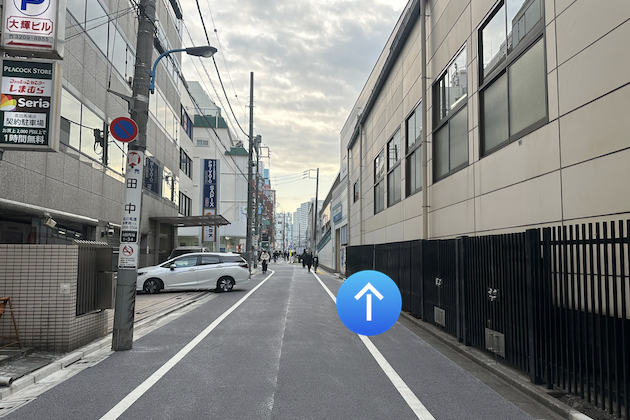 直進します