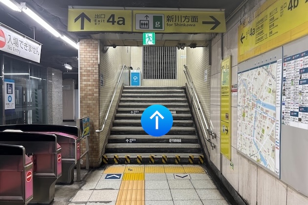 茅場町駅「4a出口」から地上へ出ます