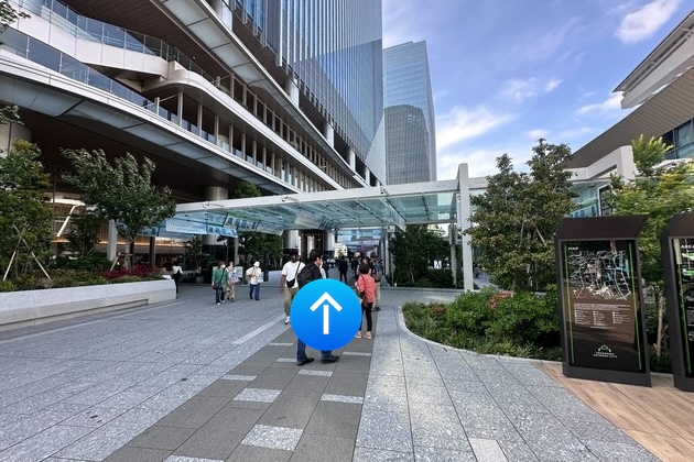 通路を直進します