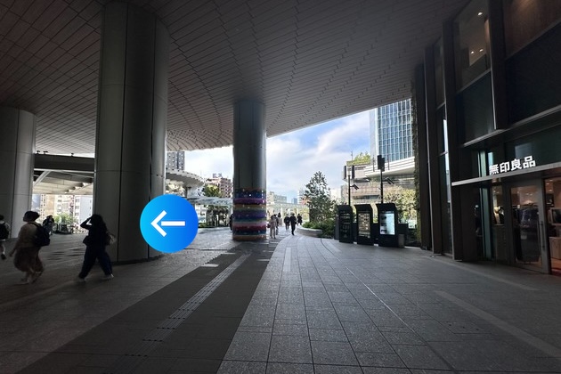 「無印良品」の角を左に曲がります
