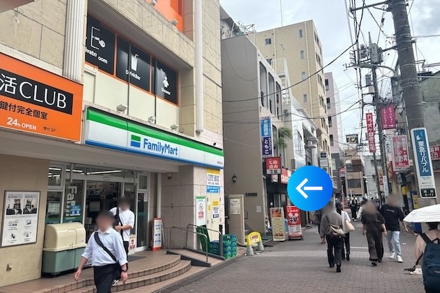 快活クラブ、ファミリーマートの先にある北島ビルにASPI蒲田店がございます