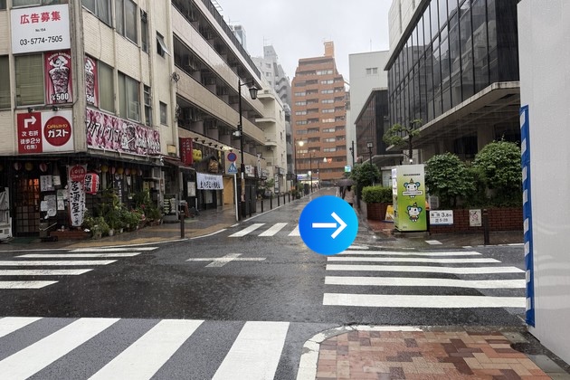 十字路を右折します