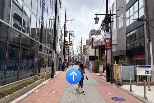 「彩の街通り」を直進します